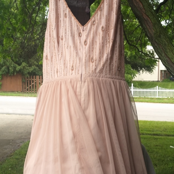Adrianna Papell   Size 4.  Color Peach - Picture 3 of 8